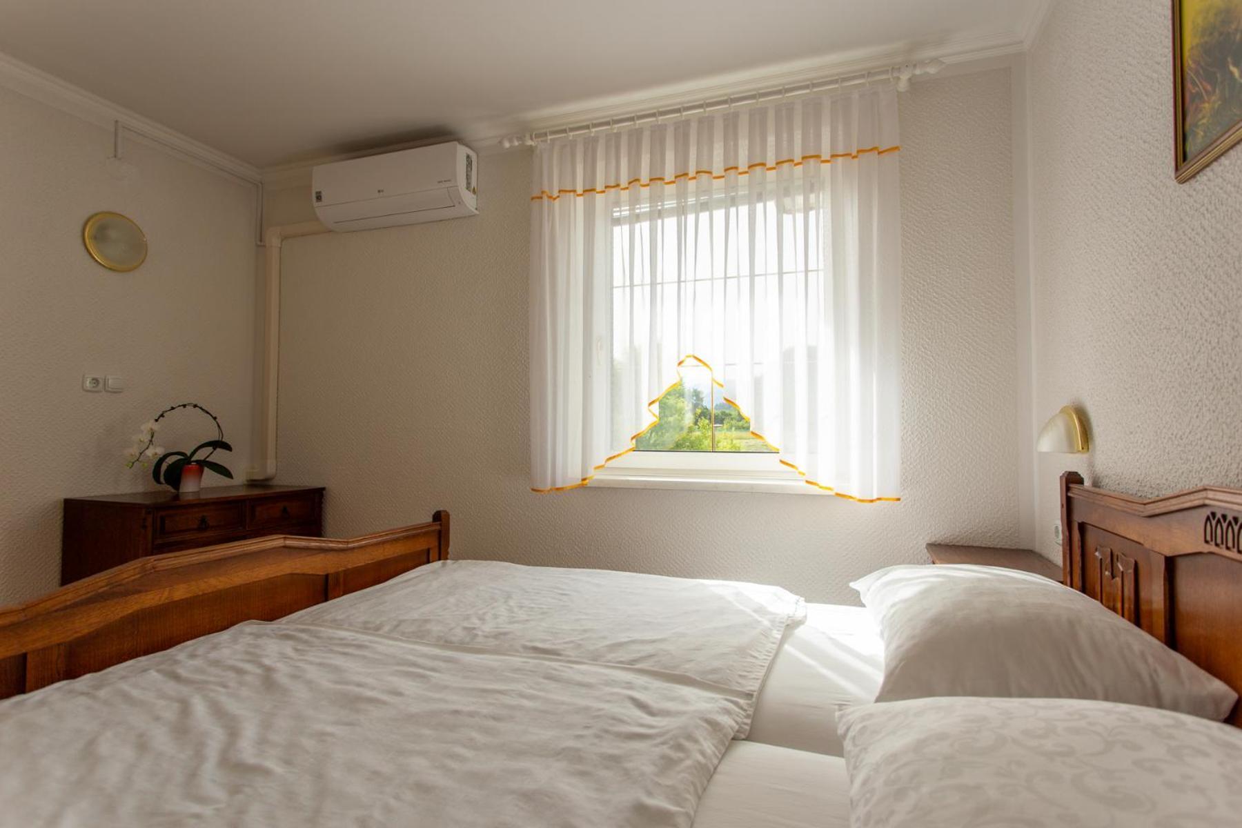 Gostisce Pri Dveh Petelinih Hotel Блед Екстериор снимка