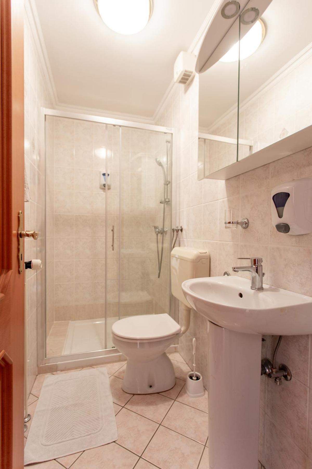 Gostisce Pri Dveh Petelinih Hotel Блед Екстериор снимка