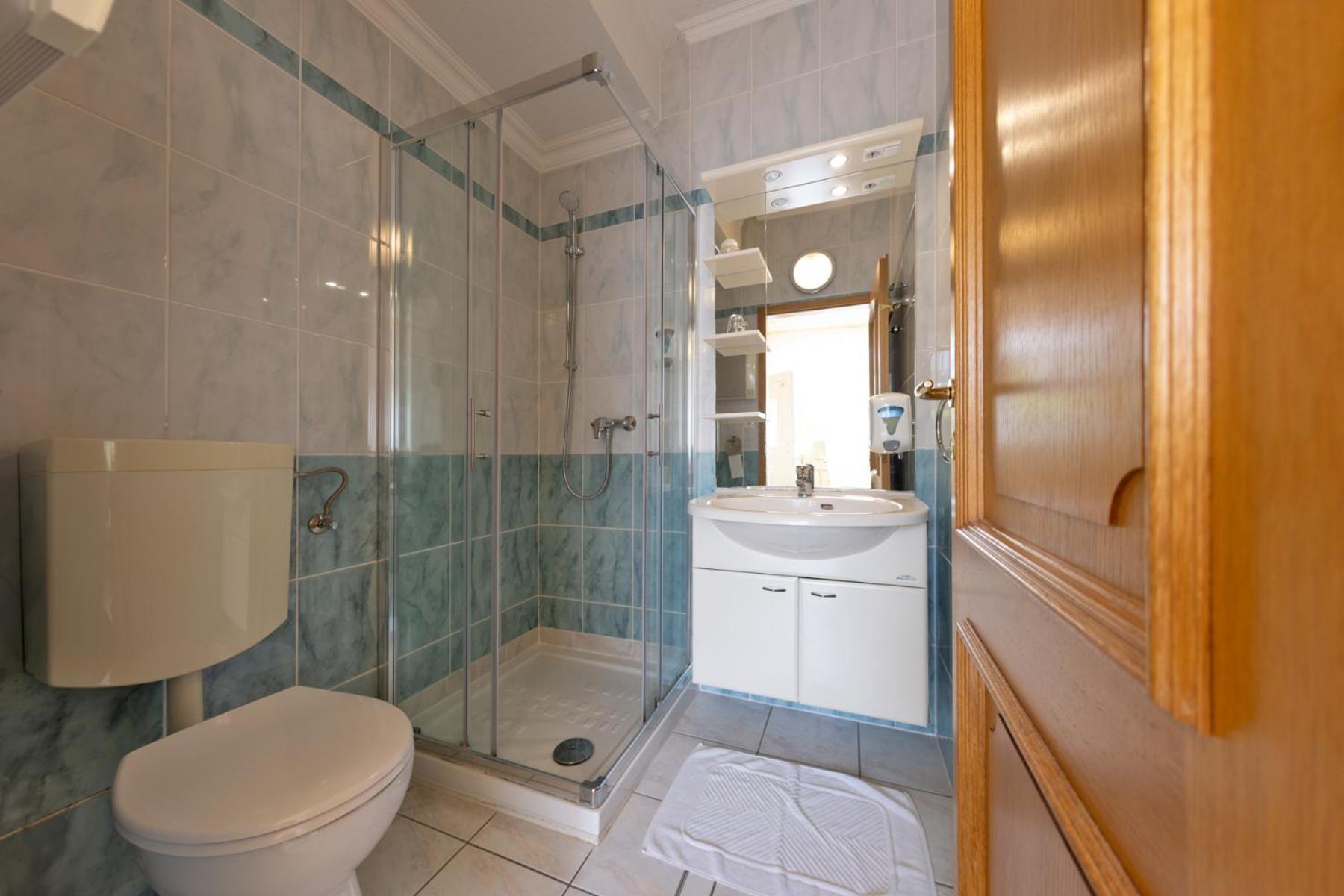 Gostisce Pri Dveh Petelinih Hotel Блед Екстериор снимка
