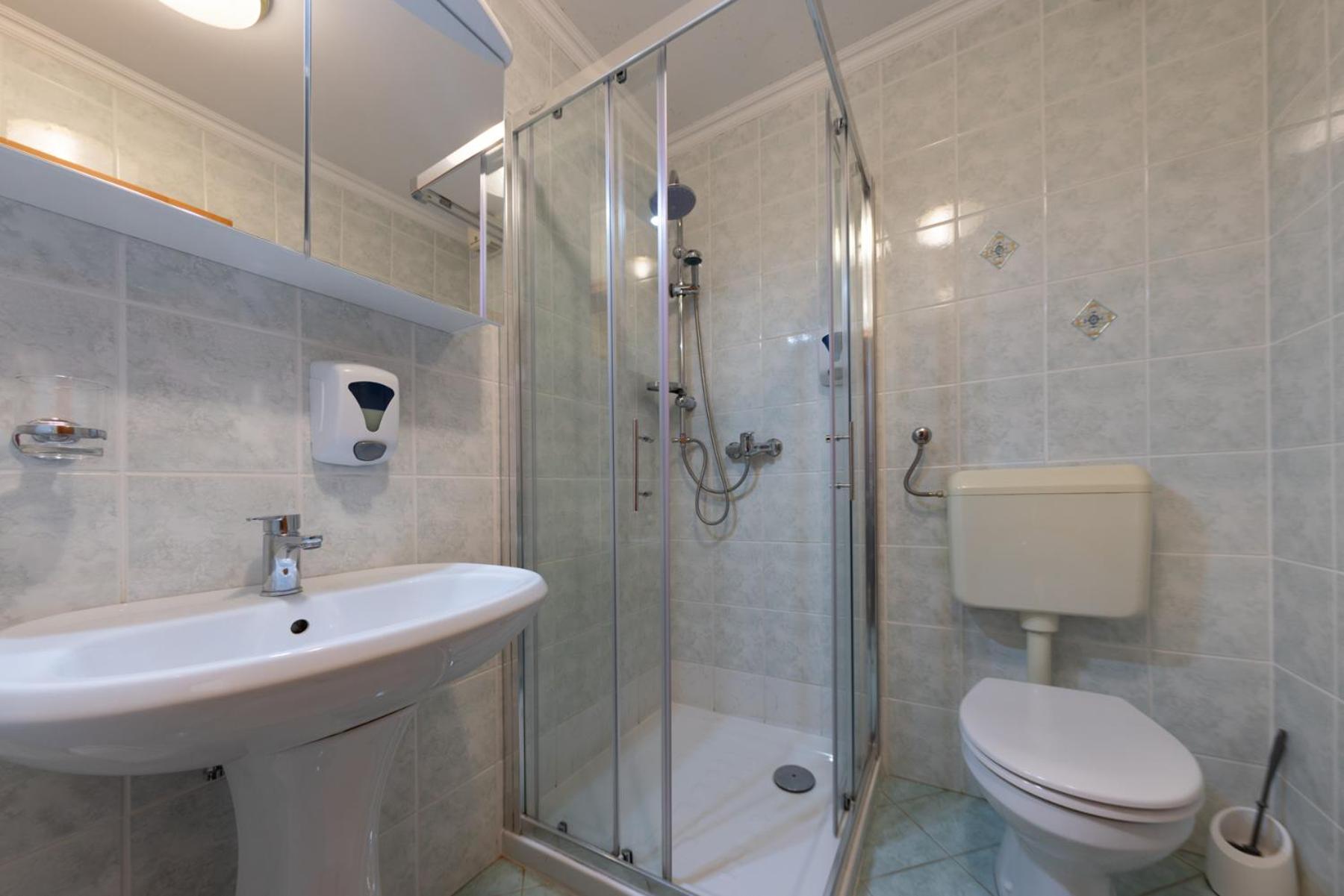 Gostisce Pri Dveh Petelinih Hotel Блед Екстериор снимка