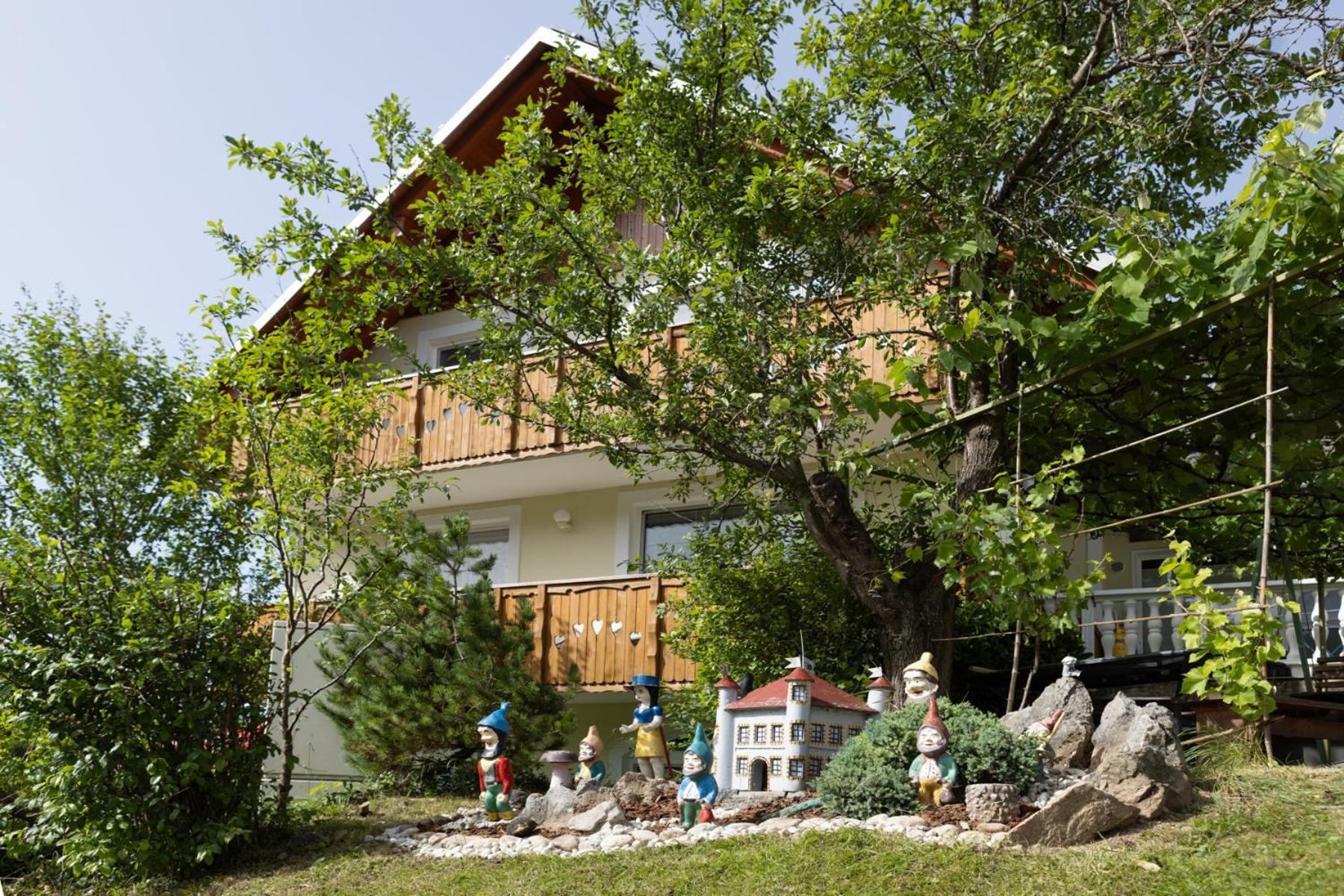 Gostisce Pri Dveh Petelinih Hotel Блед Екстериор снимка