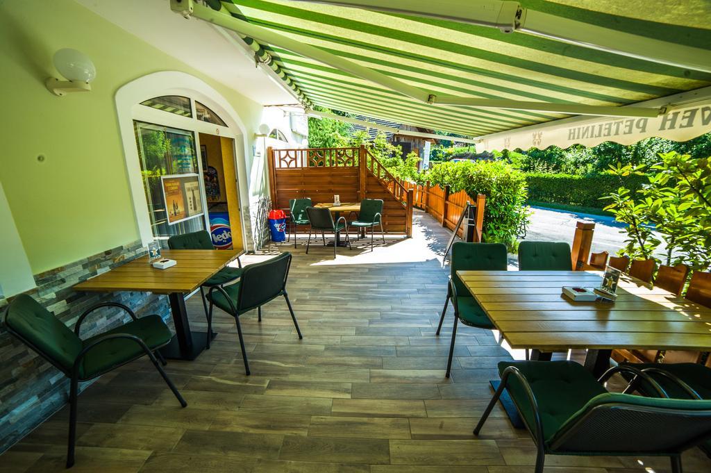 Gostisce Pri Dveh Petelinih Hotel Блед Екстериор снимка