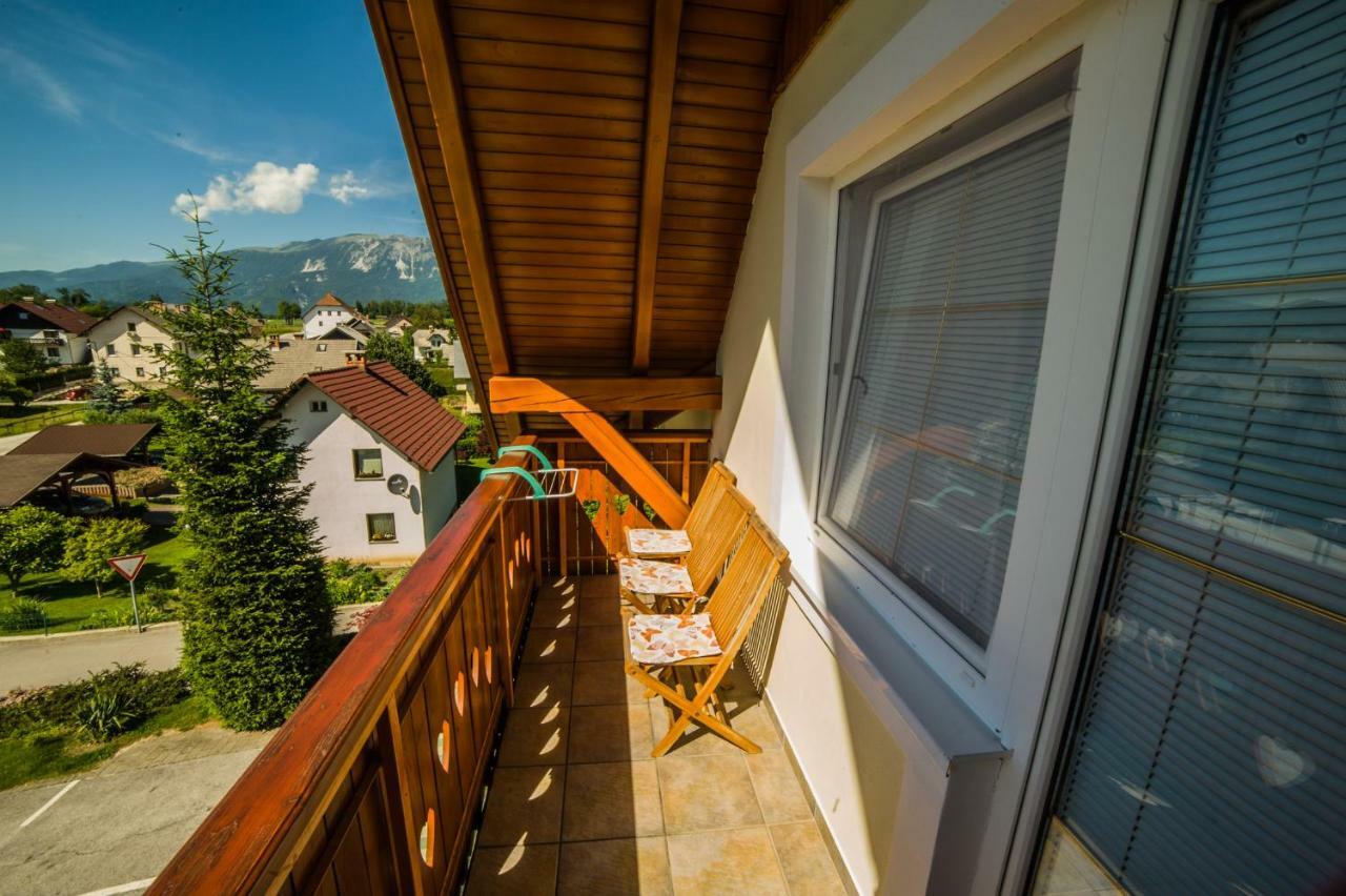 Gostisce Pri Dveh Petelinih Hotel Блед Екстериор снимка